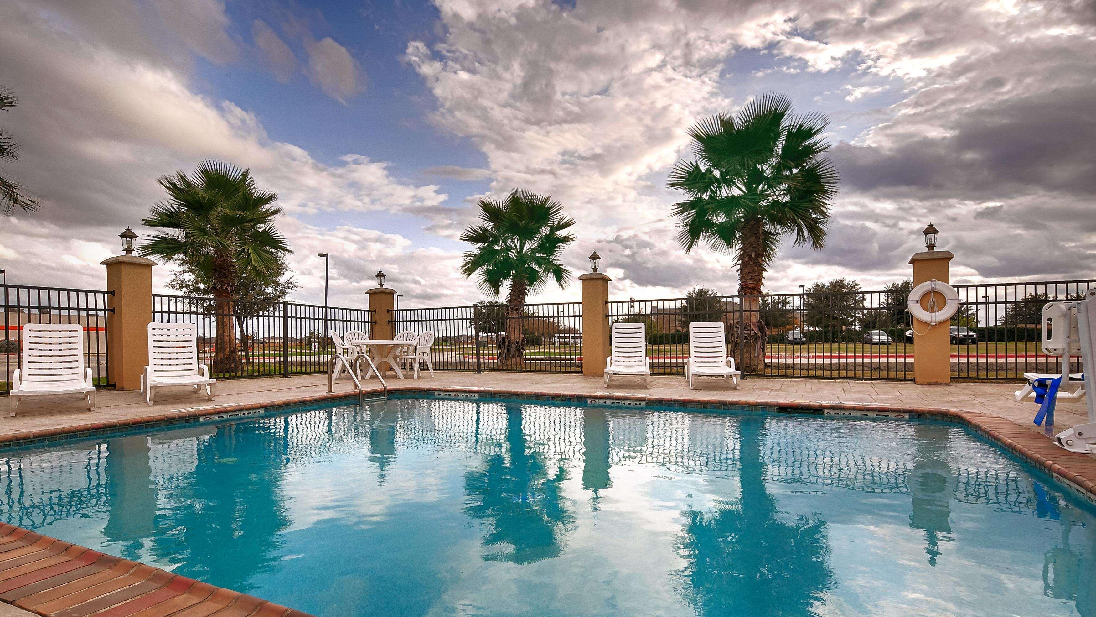 Best Western Bastrop Pines Inn Exteriör bild