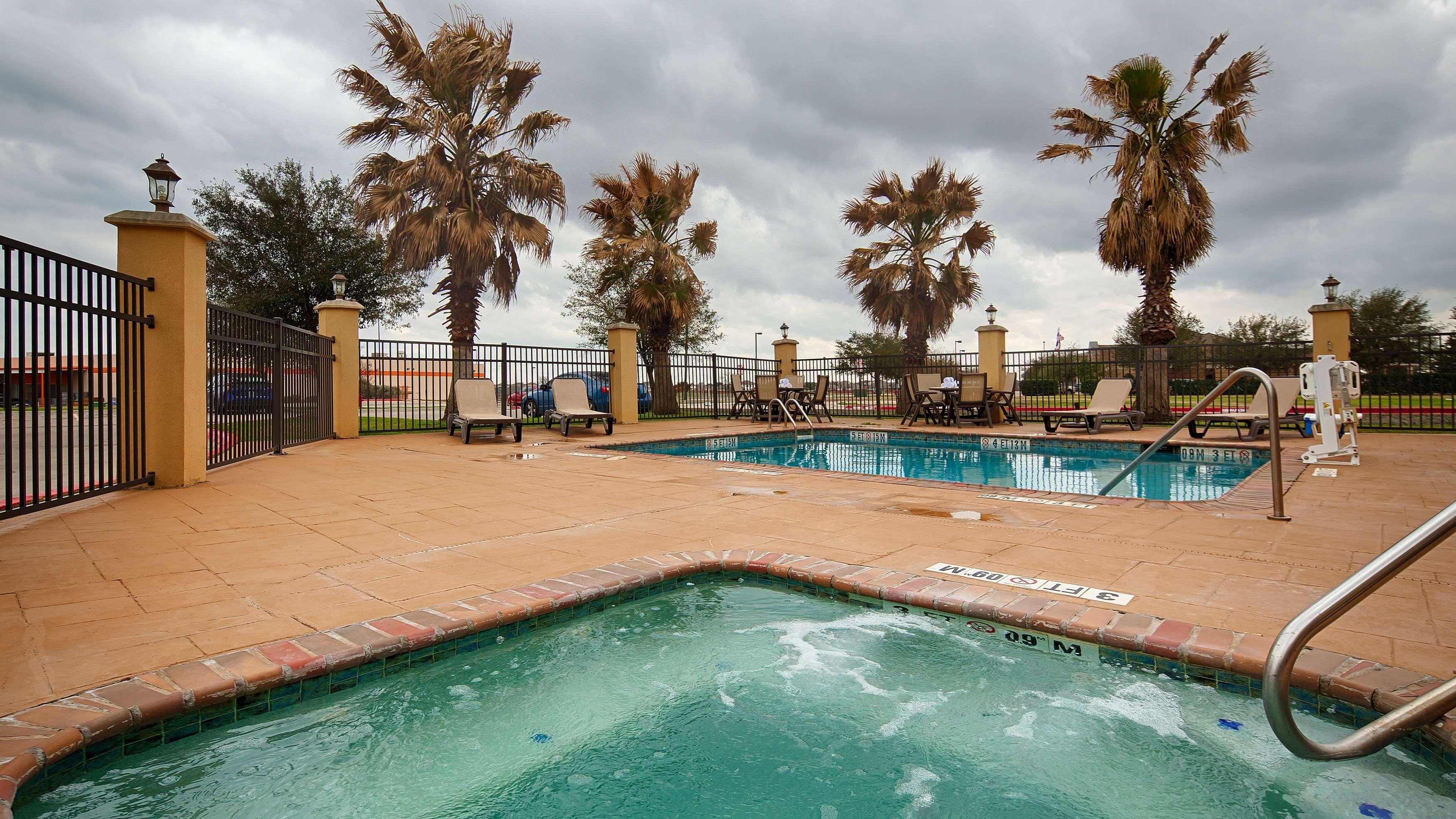 Best Western Bastrop Pines Inn Exteriör bild