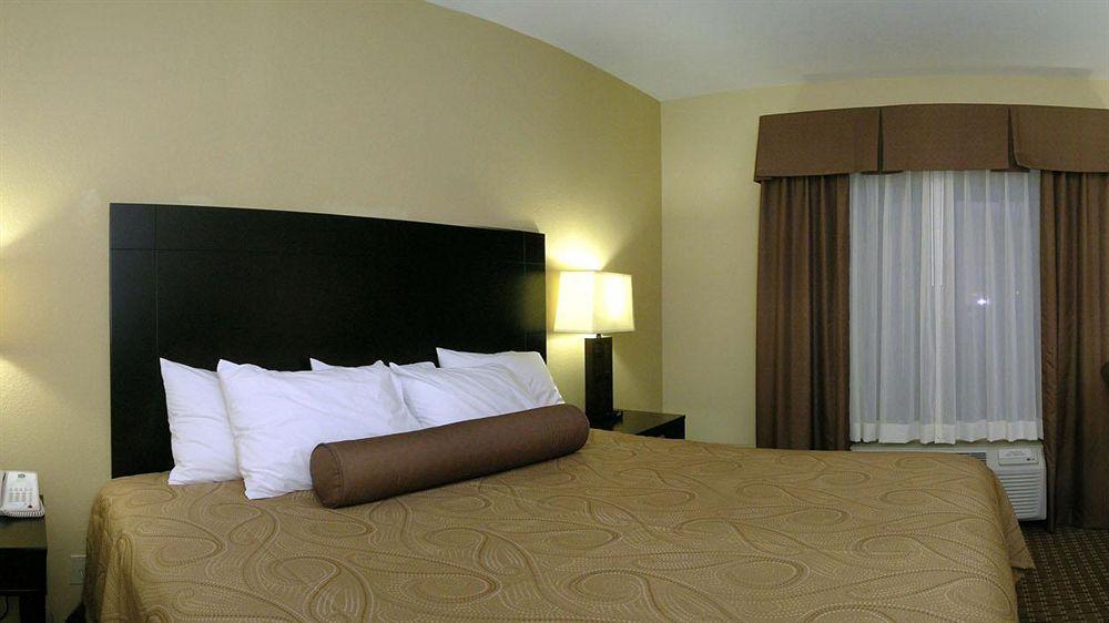Best Western Bastrop Pines Inn Exteriör bild